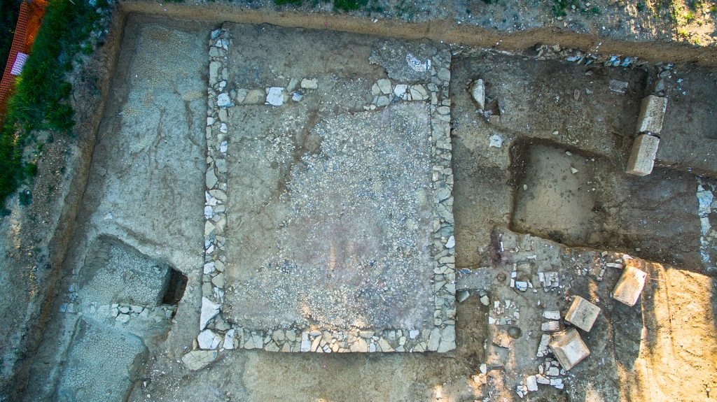 Temple et autels, Agglomération antique du Castellas, Opération préventive INRAP/CABT, Colline de l'Yeuse, 2017, Murviel-lès-Montpellier (34)